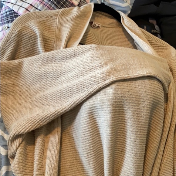 Super comfy drapey merona tan sweater szL - Picture 3 of 3